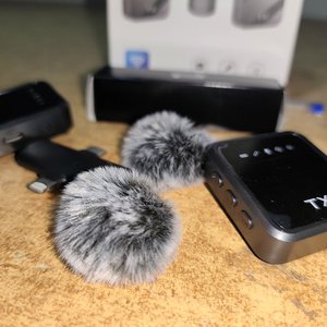 Set de 2 Micrófonos Inalámbricos Solaperos Recargables Bluetooth - imagen 4