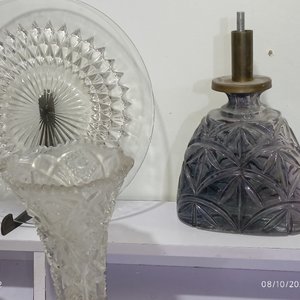 Lote de Cristal Labrado: Bases de Lámpara, Florero, Compotera y Más - imagen 4