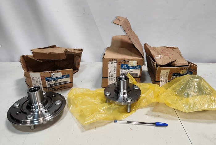 Lote de 3 Mazas de Rueda con Tornillos para Hyundai Accent