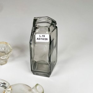 Tres piezas de vidrio, salerito, vinagrera y aceitera - imagen 5