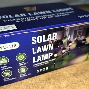 Juego de 2 Estacas Solares LED para Jardín, Recargables, Nuevas en Caja - imagen 6