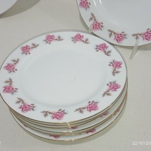 Conjunto de 13 Platos de Cerámica Decorada con Flores - Industria China - imagen 5