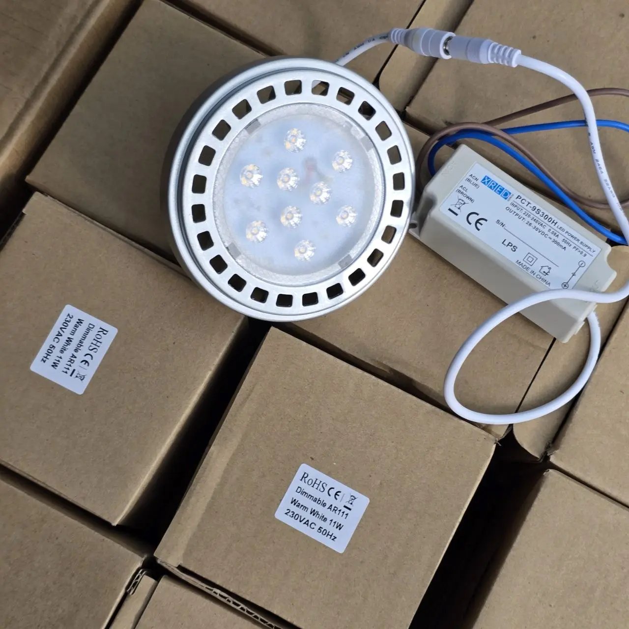 Lote siguiente: Lámparas LED con transformador y cables