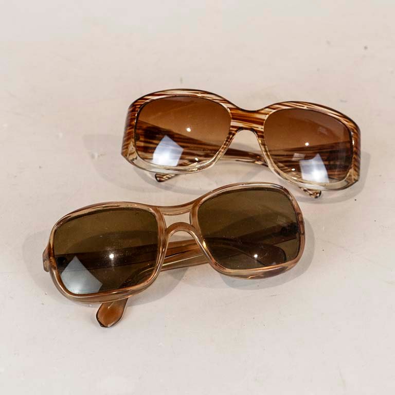 Lote siguiente: Lentes de sol de acetato con diseño distintivo