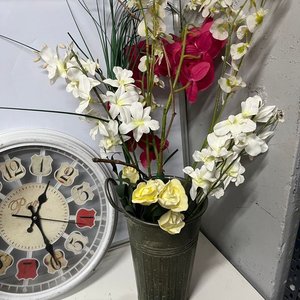 Lote de Floreros, Reloj de Pared y Velas LED - imagen 5