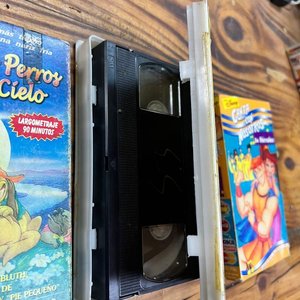 Lote de 3 Videocassettes VHS Infantiles: Todos los Perros van al Cielo, Dumbo y Disney Canta con Nosotros de Hércules - imagen 3