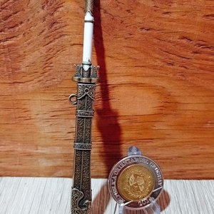 Espada China Jian Miniatura o Abrecartas en Metal con Funda - imagen 1