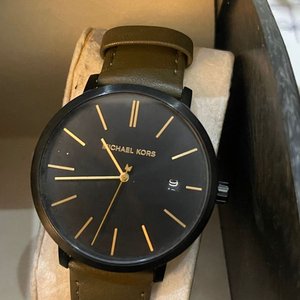 Lote siguiente: Reloj Michael Kors Blake MK8676 Lujo Acero Negro Cuero Verde Oliva