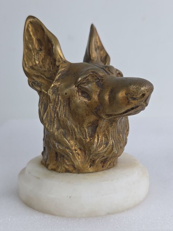 Lote anterior: Escultura de perro en bronce firmada H. Payen