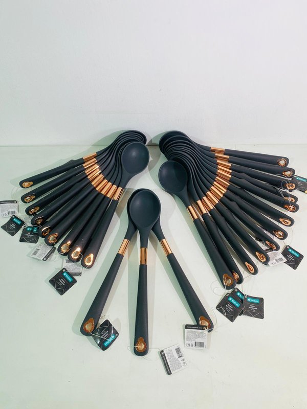 Lote de cucharas plásticas y silicona en buen estado - imagen 2