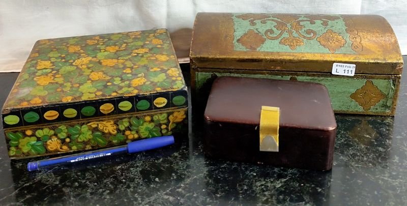 Lote siguiente: Antiguas cajas de madera y cuero para decoración