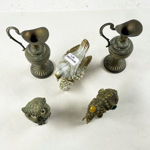 Lote de 5 piezas: Jarras italianas en bronce y figuras decorativas - imagen 2