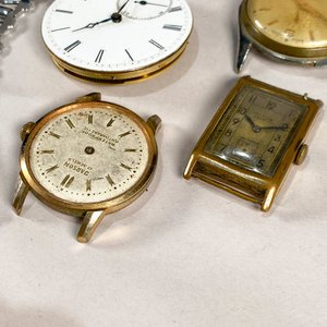 Lote de 6 Relojes Antiguos y Piezas de Relojería - imagen 2