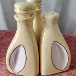 Lote anterior: Juego de Aceitera, Vinagrera y Salero de Cerámica Vintage