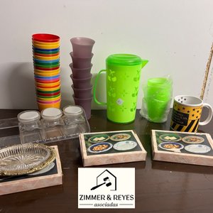 Jarra Verde con Vasos de Colores y Tazas - imagen 3