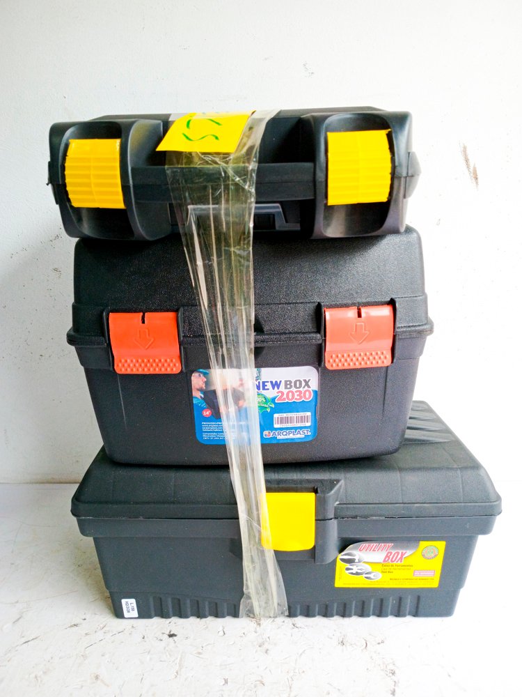 Lote anterior: Cajas de plástico negro para herramientas