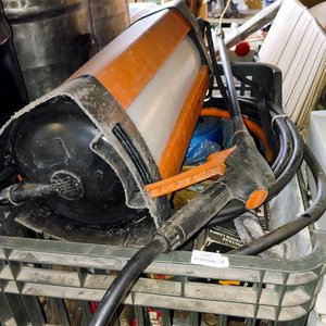 Sulfatadora Naranja Stihl SG 31 y Herramientas Varias en Cajón - imagen 1