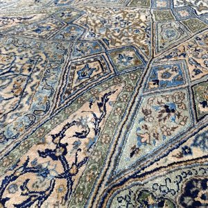 Alfombra Persa Diseño Ornamental con Medallón Central - Azul, Beige y Rosa - imagen 3