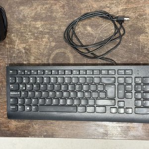 Teclado y Mouse Lenovo Negros con Cable - imagen 6