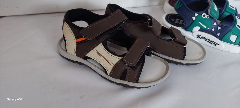 Calzado B3- 2 Talle 32: Sandalias y Zapatos de Plástico - imagen 2