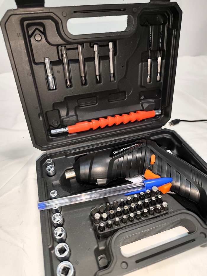 Atornillador Recargable Lithium Screwdriver 3.6V con Accesorios y Valija