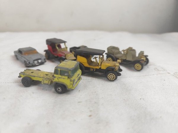 Colección de vehículos juguetes en buen estado - imagen 1