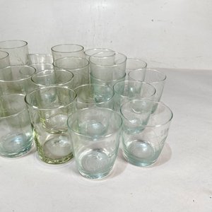 Lote de 24 Vasos Hialinos con Grabados Florales - imagen 3