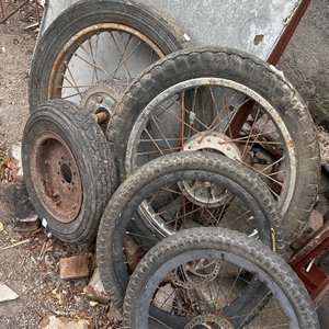Lote siguiente: Lote de Ruedas Varias para Bicicletas y Motos