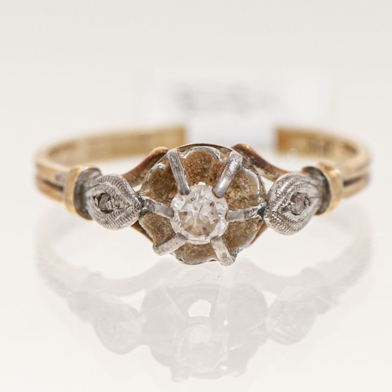 Lote siguiente: Anillo de oro 18k con brillante