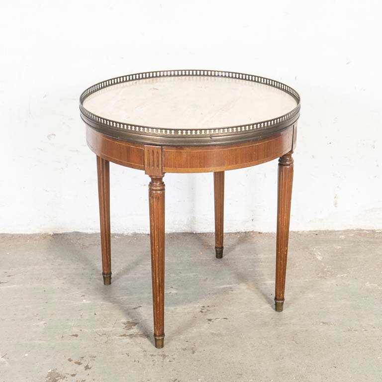 Mesita de sala inglesa con tapa de mármol circular y barandilla de bronce - imagen 1