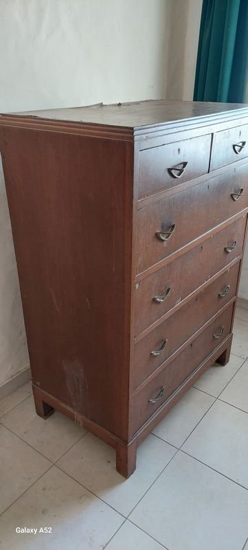 Mueble de madera con cajones y espejo - imagen 3