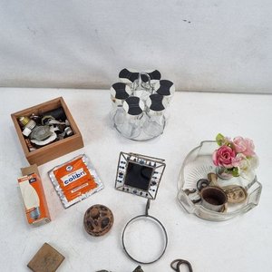 Lote Variado de Objetos de Decoración y Uso: Aldaba, Candado, Especieros y Más - imagen 3
