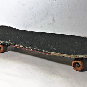 Lote de 5 piezas: Patineta, Palo de Hockey, Raqueta y 2 Pistolas de Agua - imagen 7