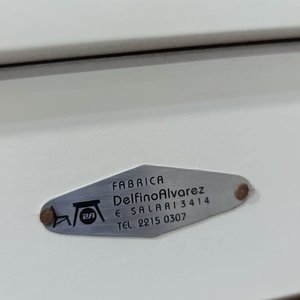 Mesa Redonda Delfino Álvarez de Madera Maciza con Tapa Blanca - imagen 3