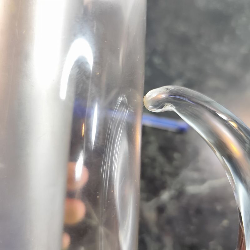 Jarra de agua en vidrio tallado con tapa metálica y tubo en aluminio - imagen 6