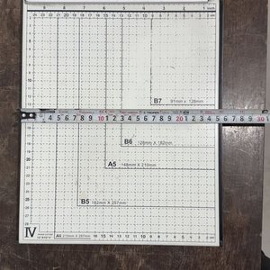 Guillotina de Papel con Mango Negro y Medidas - imagen 4