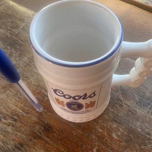 Jarra de Loza Blanca Coors Beer con Monograma - imagen 2