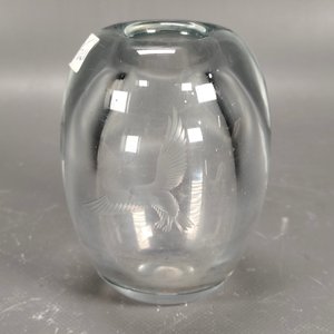 Lote anterior: Florero de Cristal Hialino Grueso con Diseño de Águila Tallada