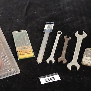 Lote anterior: Lote de Herramientas: Afilador de Mechas, Juego de Brocas para Madera y Llaves Stilson y Fijas