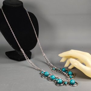 Dos Collares: Cadena Serpiente Metalizada Negra y Collar con Perlas Turquesas Artificiales - imagen 5