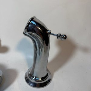 Lote de Grifería, Acoples DURA, Tapones de Pileta y Accesorios Sanitarios - imagen 2
