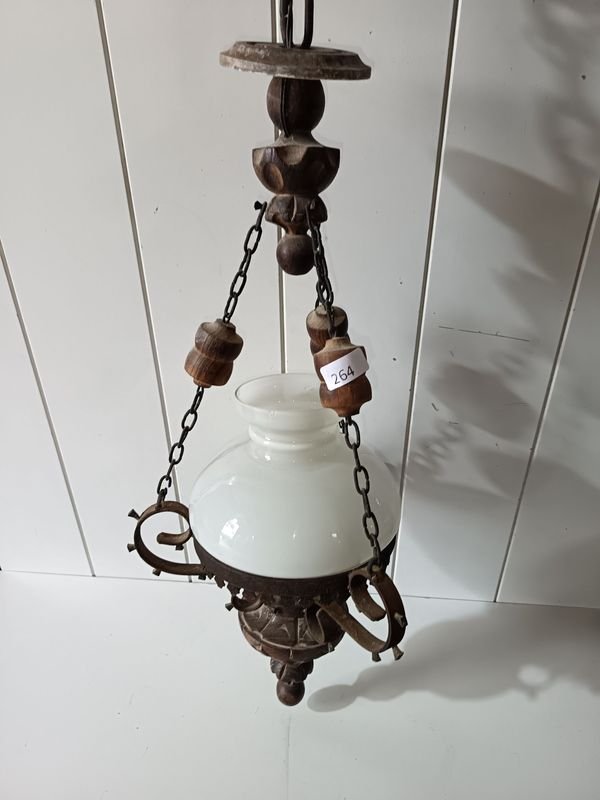 Lámpara Antigua de Madera y Opalina