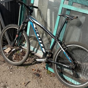 Lote siguiente: Bicicleta Scott de Montaña
