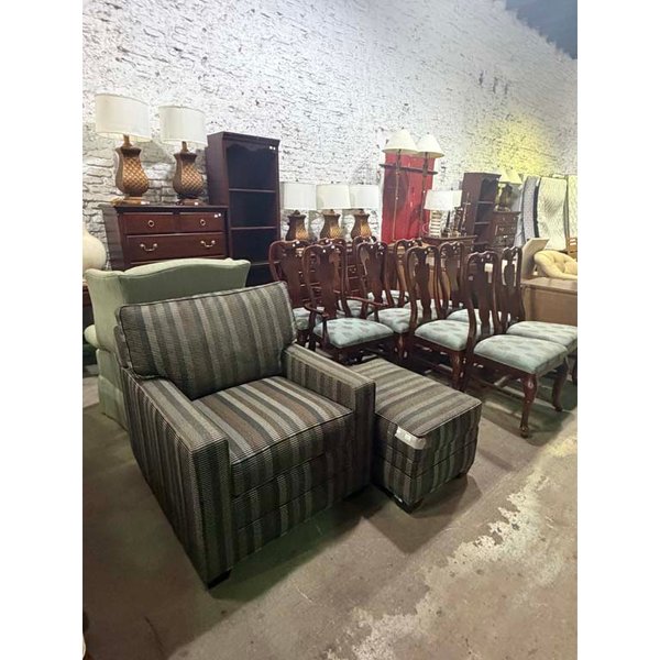 Conjunto de Muebles de Sala y Comedor con Lámparas