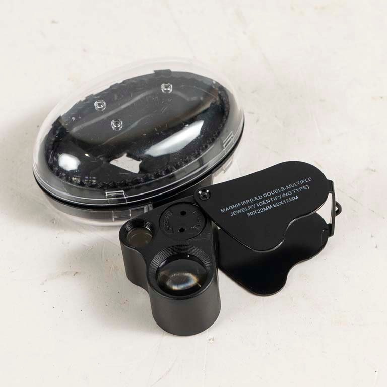 Lote anterior: Lupa para joyero doble con luz led