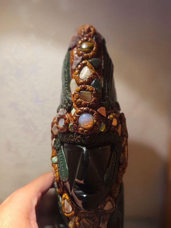 Figura mexicana en obsidiana con apliques - imagen 4
