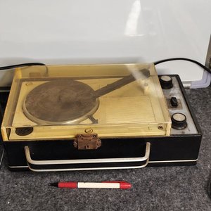 Antiguo Tocadiscos Radio Cliftom "Solid State" Tipo Valija - imagen 1