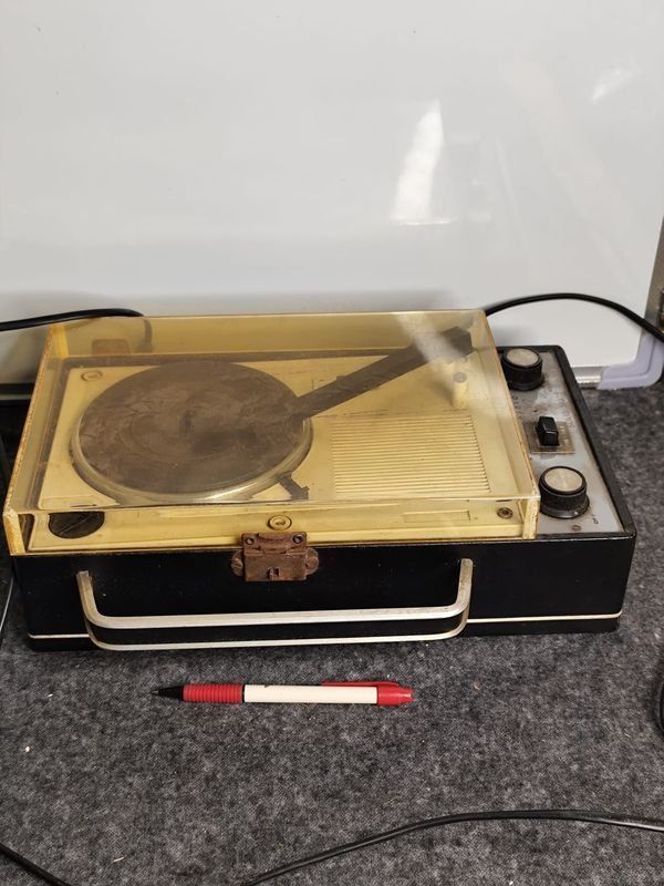 Antiguo Tocadiscos Radio Cliftom "Solid State" Tipo Valija