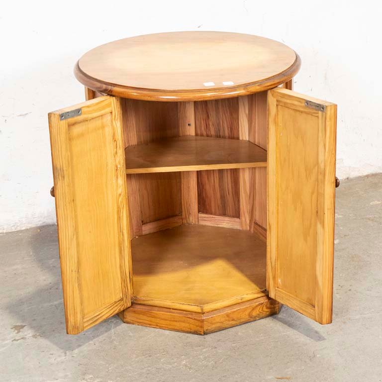 Mesa de sala circular con dos puertas - imagen 3