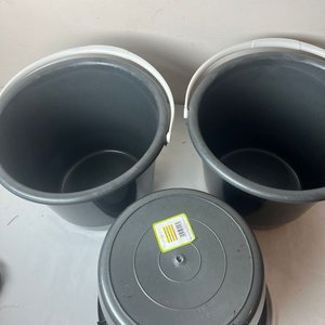 Set de 3 Baldes Plásticos Nuevos Grises - imagen 8